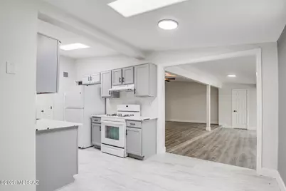 2754 N Tyndall Avenue, Tucson, AZ 85719 - Photo 9
