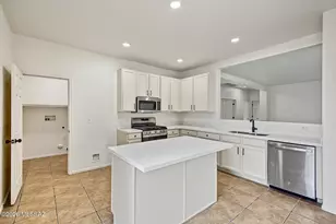 109 E Oracle Oak St, Sahuarita, AZ 85629 - Photo 3