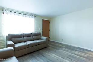 6730 E Hawk Dr, Tucson, AZ 85730 - Photo 35
