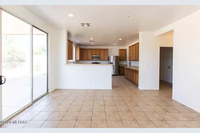 8186 W Young Eagle Court, Tucson, AZ 85757 - Photo 11