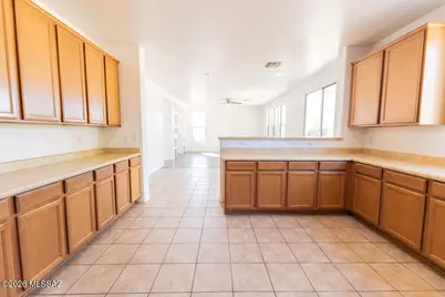8186 W Young Eagle Court, Tucson, AZ 85757 - Photo 13