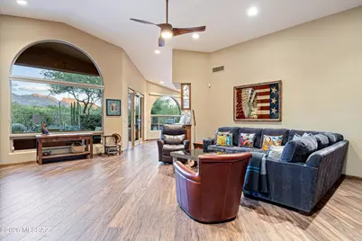6384 N Desert Wind Circle, Tucson, AZ 85750 - Photo 3