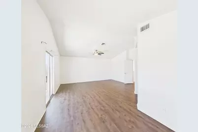8932 N Spinel Place, Tucson, AZ 85742 - Photo 17