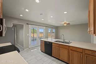 810 S Sarnoff Dr, Tucson, AZ 85710 - Photo 11