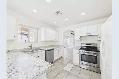 10096 Desert Valley Place, Tucson, AZ 85747 - Photo 7
