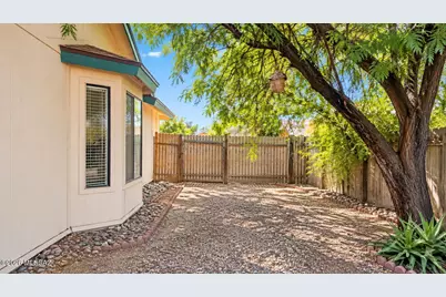 5818 S Mahan Drive, Tucson, AZ 85746 - Photo 9