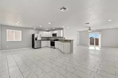 142 S Montgomery Avenue, Corona de Tucson, AZ 85641 - Photo 5
