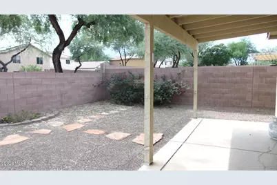 747 W Flaming Arrow Drive, Green Valley, AZ 85614 - Photo 11