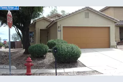747 W Flaming Arrow Drive, Green Valley, AZ 85614 - Photo 1