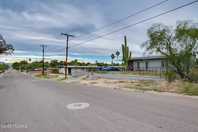 252 W Blacklidge Drive, Tucson, AZ 85705 - Photo 7