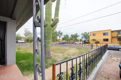 252 W Blacklidge Drive, Tucson, AZ 85705 - Photo 11