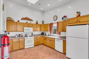 6055 W 10 Star Dr, Tucson, AZ 85713 - Photo 15
