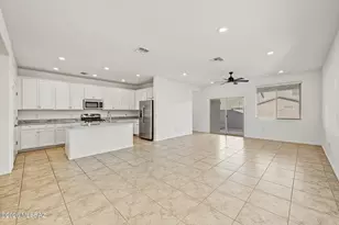 7849 S Sugarbend Dr, Tucson, AZ 85757 - Photo 11