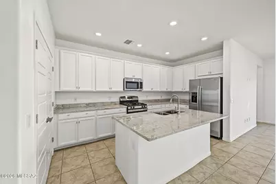 7849 S Sugarbend Drive, Tucson, AZ 85757 - Photo 13