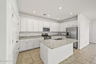 7849 S Sugarbend Dr, Tucson, AZ 85757 - Photo 13