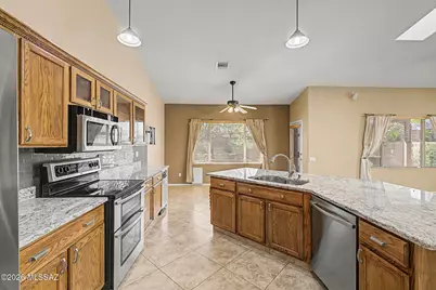 7485 W Victory Court, Tucson, AZ 85743 - Photo 11