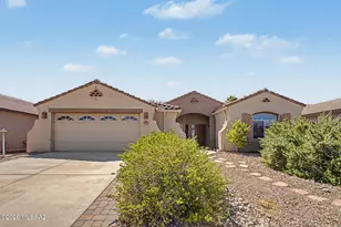7485 W Victory Ct, Tucson, AZ 85743 - Photo 1