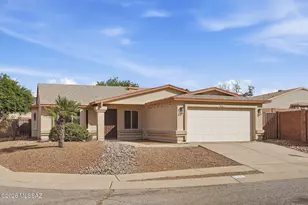 811 S Chimney Canyon Dr, Tucson, AZ 85748 - Photo 1