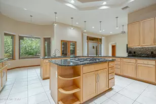 6882 E Desert Wind Ct, Tucson, AZ 85750 - Photo 17