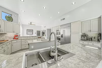2031 W Placita De Enero, Green Valley, AZ 85622 - Photo 5
