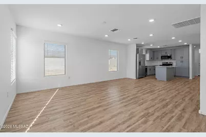 10443 W Guildford Lane, Marana, AZ 85653 - Photo 17