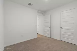 10443 W Guildford Ln, Marana, AZ 85653 - Photo 9