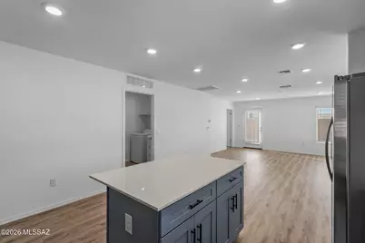 10443 W Guildford Lane, Marana, AZ 85653 - Photo 13