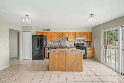 8251 E Escalante Road, Tucson, AZ 85730 - Photo 9