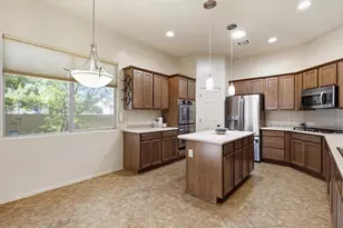 10414 E Jarod James Pl, Tucson, AZ 85747 - Photo 7