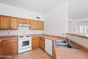 5497 S Wembly Rd, Tucson, AZ 85746 - Photo 9