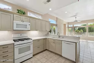 2196 E Sahuarita Wash Way, Oro Valley, AZ 85755 - Photo 17