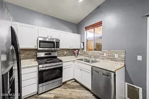 10243 E Desert Skyline Way, Tucson, AZ 85747 - Photo 9