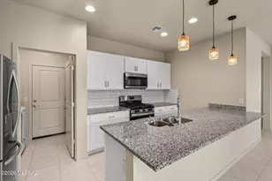 8833 N Sherry Cervi Wy, Tucson, AZ 85743 - Photo 15