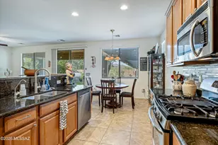 8215 N Willow View Dr, Tucson, AZ 85741 - Photo 19
