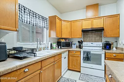 6204 S Blue Water Drive, Tucson, AZ 85706 - Photo 9