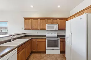 2195 S Pecan Vista Dr, Green Valley, AZ 85614 - Photo 3
