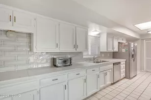 742 N Abrego Dr, Green Valley, AZ 85614 - Photo 23