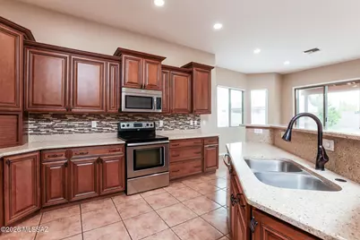 8877 N Sky Dancer Circle, Tucson, AZ 85742 - Photo 9