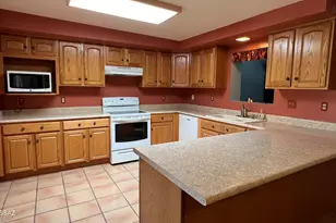 140 E San Vincent Dr, Green Valley, AZ 85614 - Photo 9