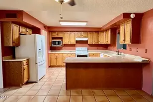 140 E San Vincent Dr, Green Valley, AZ 85614 - Photo 7