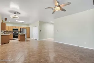 618 W Woodfield Ct, Green Valley, AZ 85614 - Photo 9