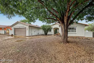 911 E Sahuaro Dr, Sunsites, AZ 85625 - Photo 1