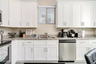 168 E Stone Ct, Tucson, AZ 85705 - Photo 11