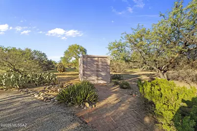 1605 S Camino Del Sol, Green Valley, AZ 85622 - Photo 11