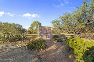 1605 S Camino Del Sol, Green Valley, AZ 85622 - Photo 11