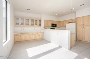 352 N Royal Bell Dr, Green Valley, AZ 85614 - Photo 13