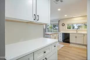 8672 E Olympic Club Cir, Tucson, AZ 85710 - Photo 7