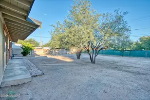 2303 E Beverly Dr, Tucson, AZ 85719 - Photo 37