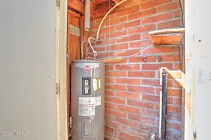 402 E Yavapai Rd, Tucson, AZ 85705 - Photo 23