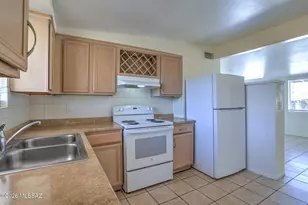 402 E Yavapai Rd, Tucson, AZ 85705 - Photo 9